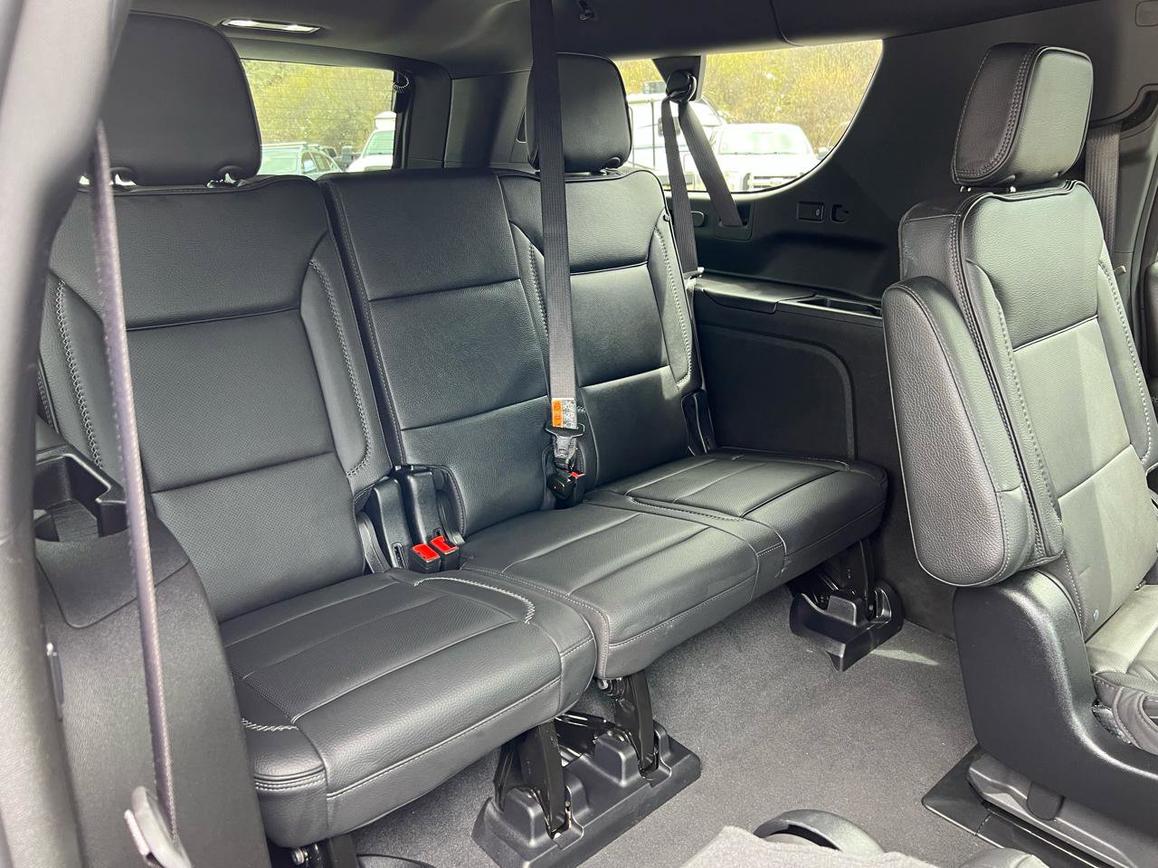 Used 2025 GMC Yukon XL Denali AWD/4WD image 14