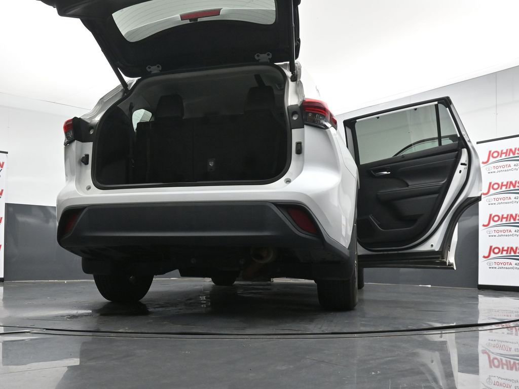 Used 2023 Toyota Highlander XLE AWD/4WD image 36