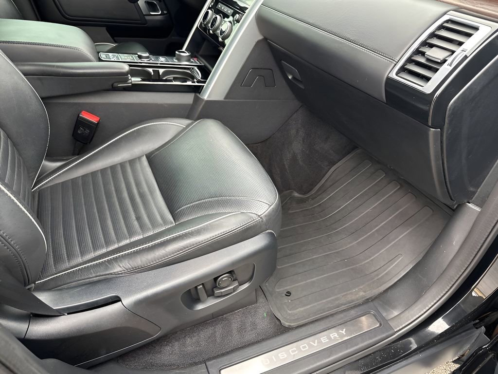 Used 2020 Land Rover Discovery HSE Luxury image 14