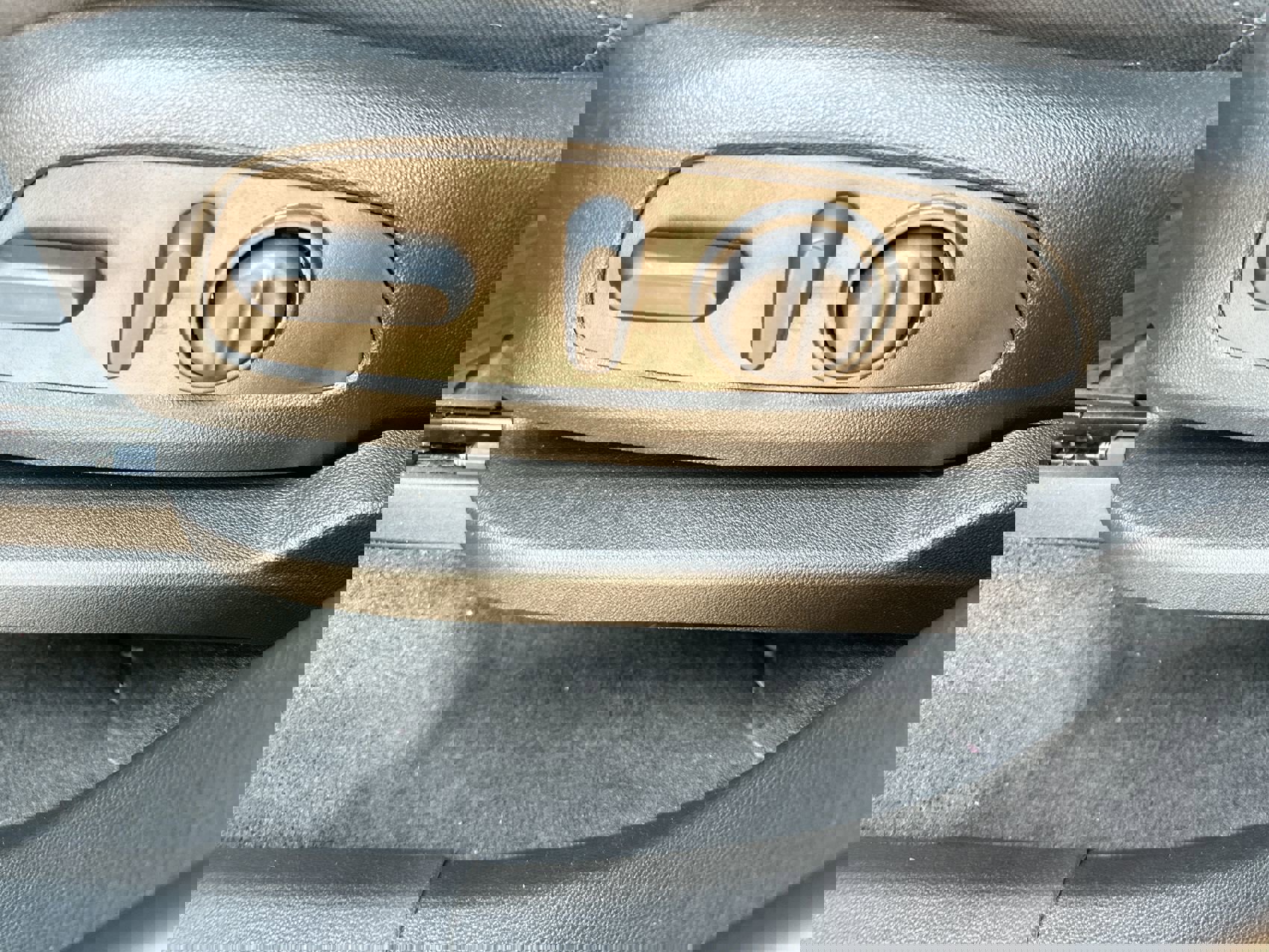 Used 2023 Chevrolet Traverse LT image 12