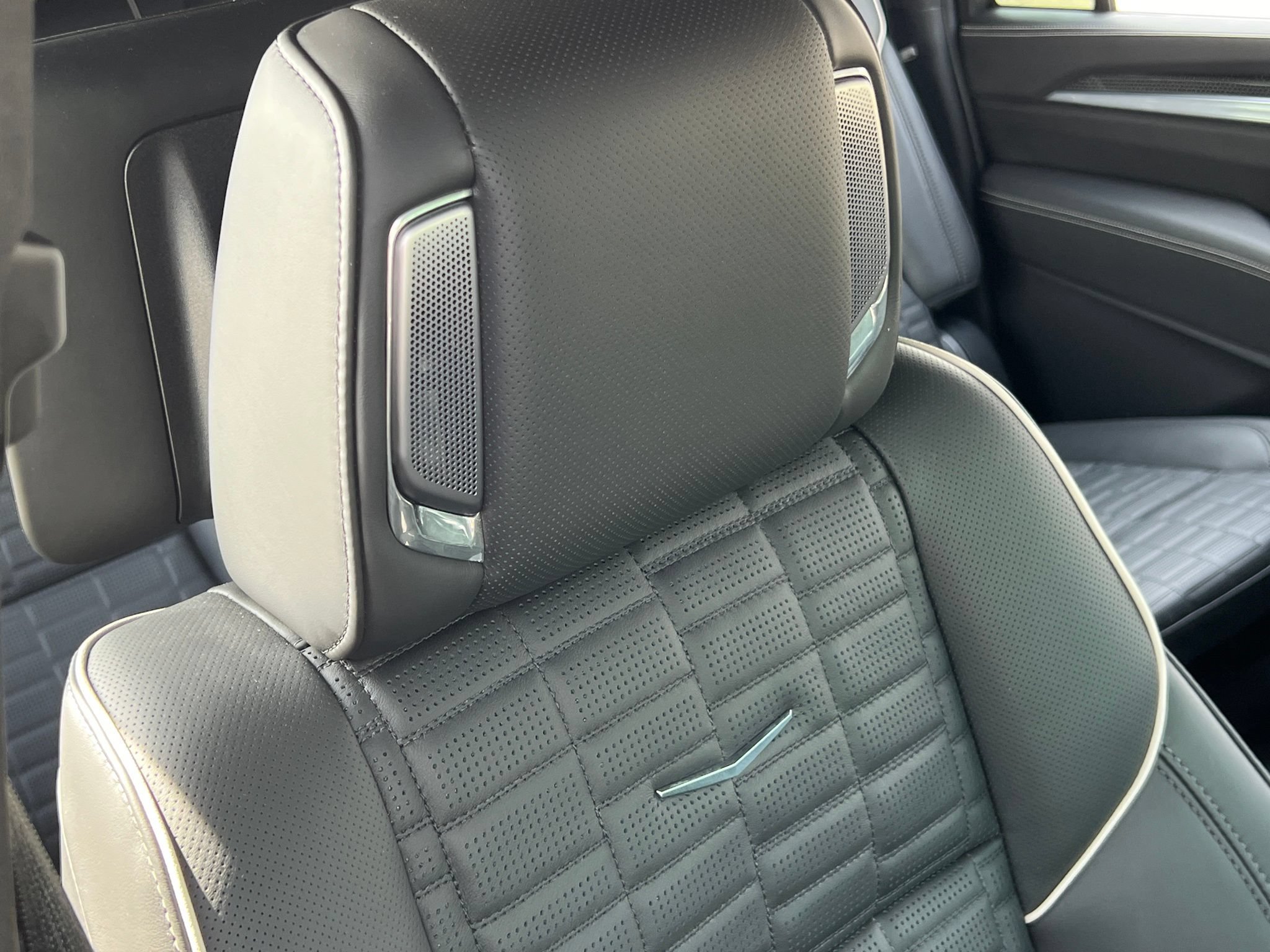 Used 2025 Cadillac Escalade ESV V AWD/4WD image 43