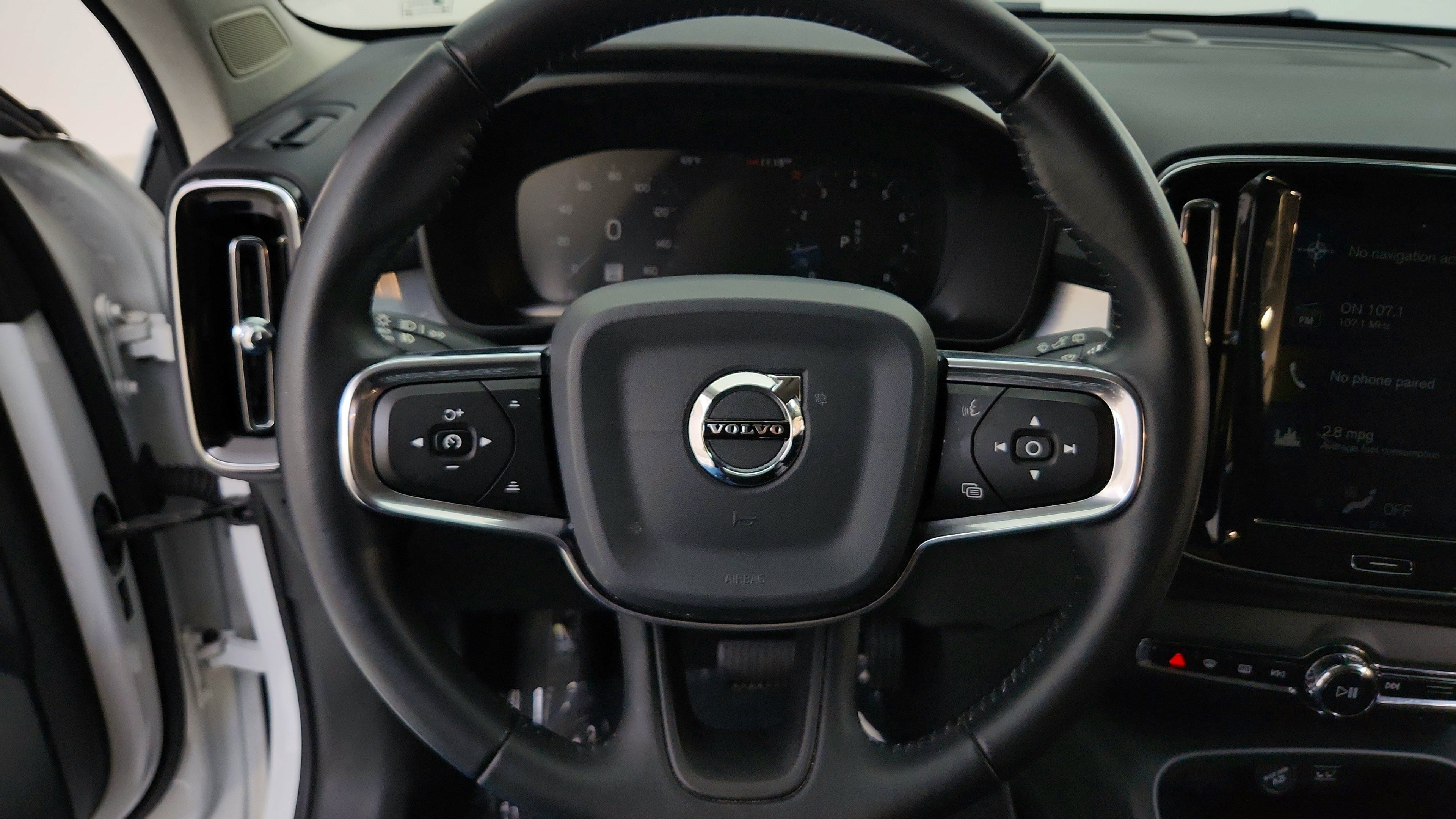 Used 2020 Volvo XC40 T4 Momentum FWD image 25