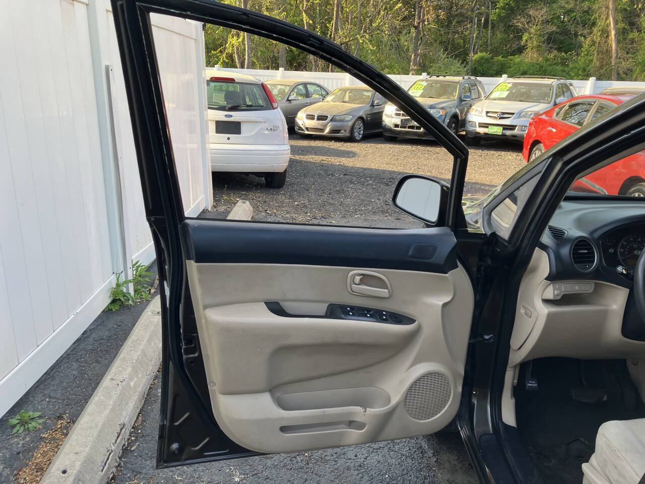 Used 2009 Kia Rondo LX image 14