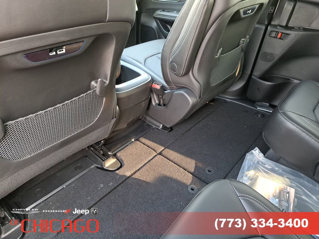 New 2026 Chrysler Pacifica Select image 13