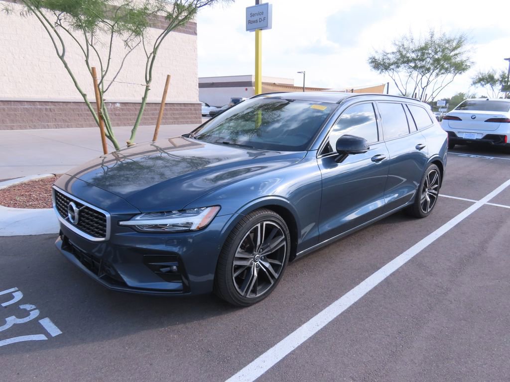 Used 2019 Volvo V60 T6 R-Design image 2