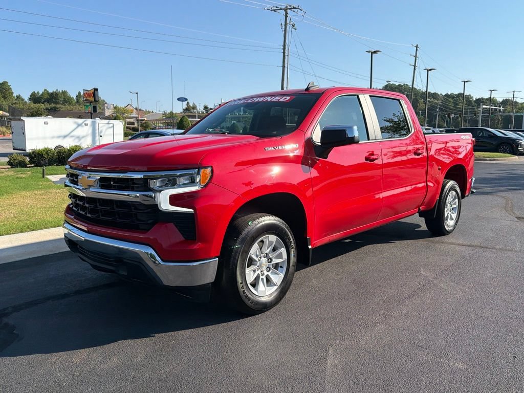 Used 2025 Chevrolet Silverado 1500 LT AWD/4WD image 4