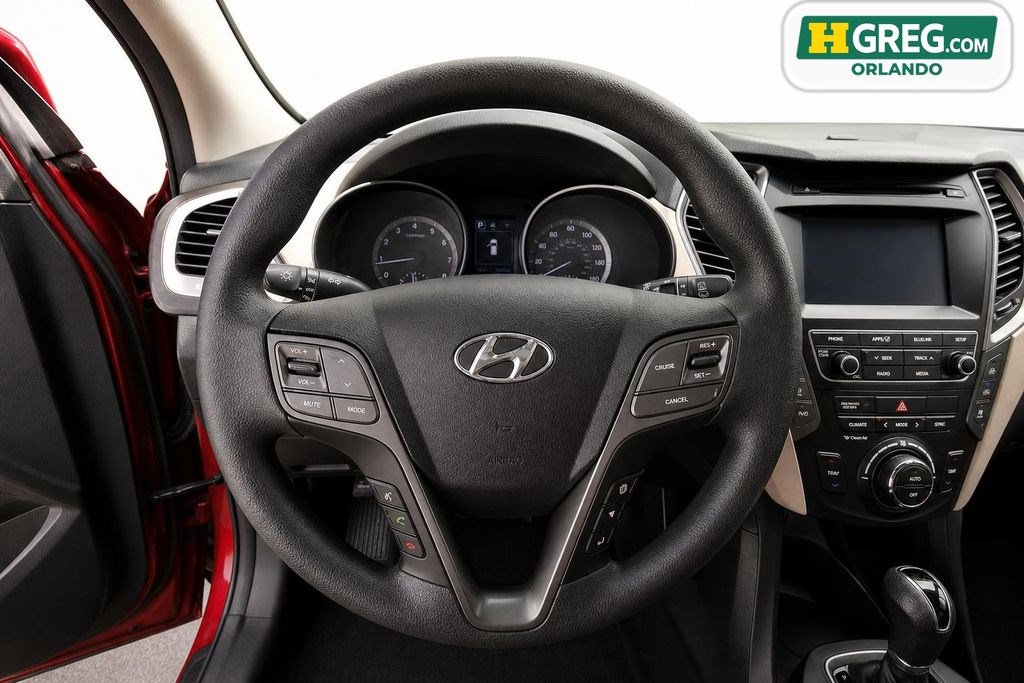 Used 2017 Hyundai Santa Fe SE FWD image 11