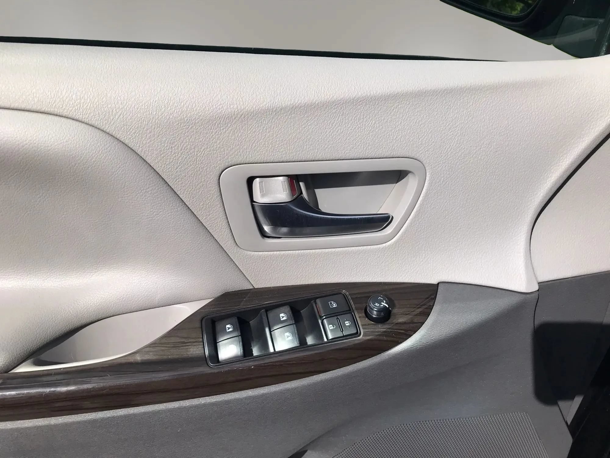 Used 2019 Toyota Sienna XLE AWD/4WD image 13