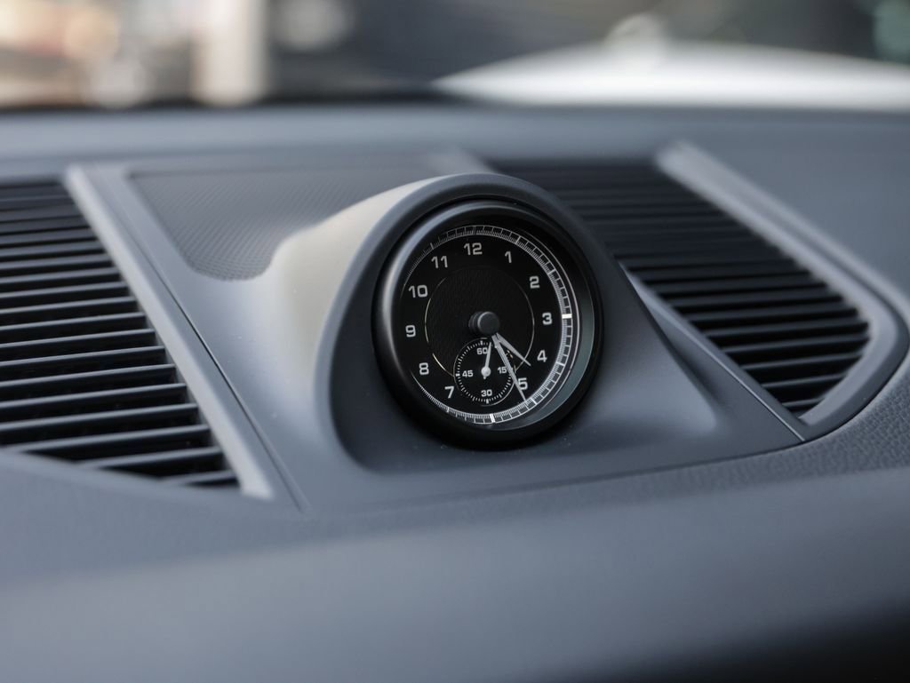 Certified 2025 Porsche Macan image 20