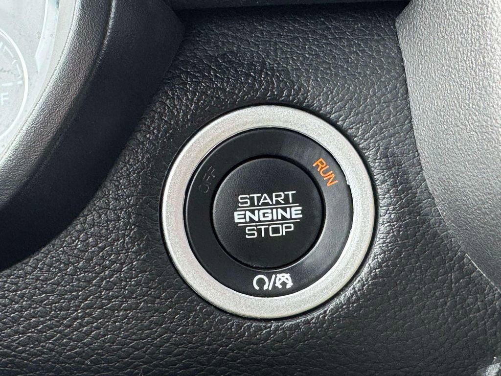 Used 2025 RAM 1500 Laramie AWD/4WD image 26