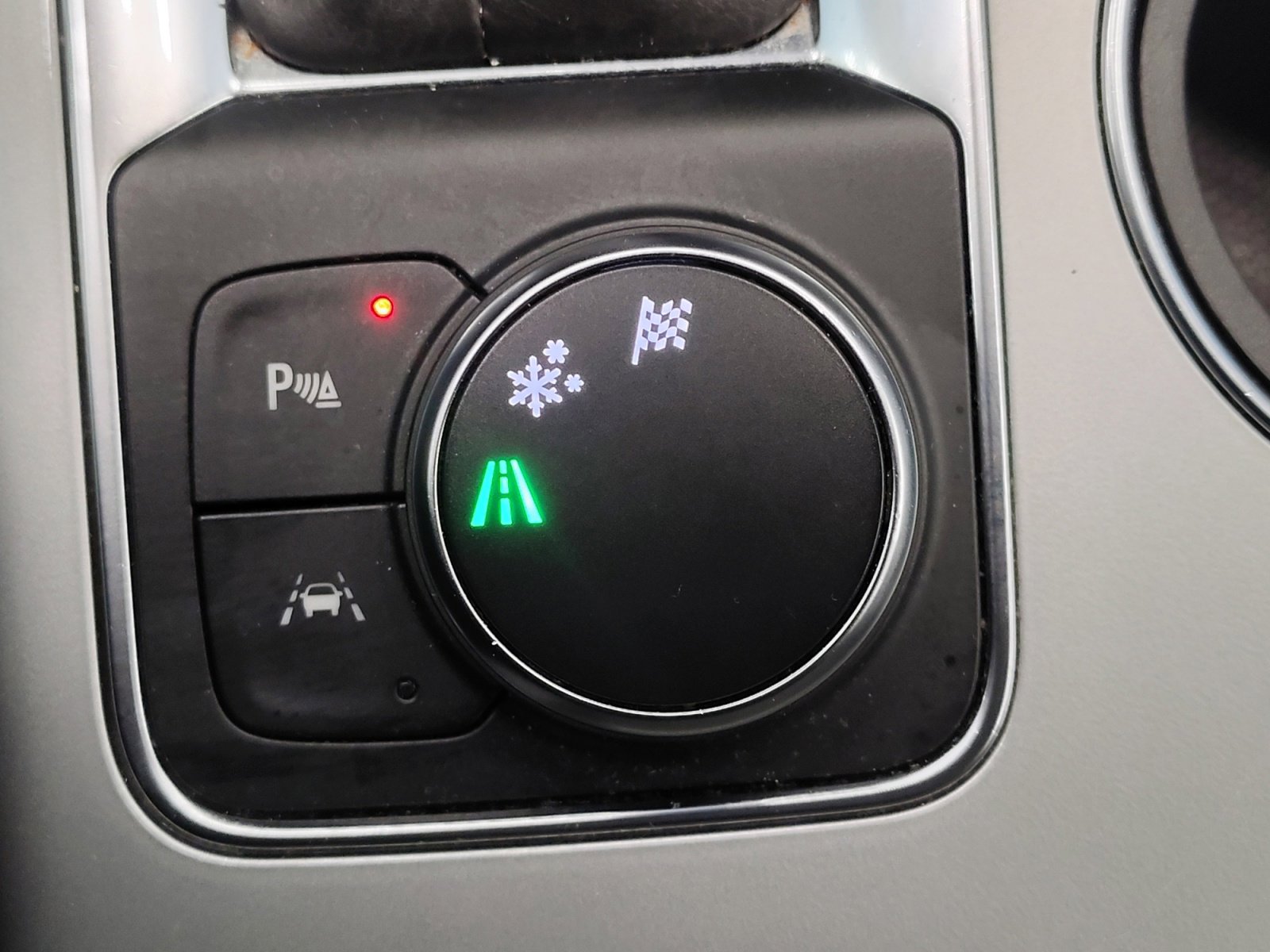 Used 2024 Chevrolet Blazer LT w/ Convenience Package FWD image 4