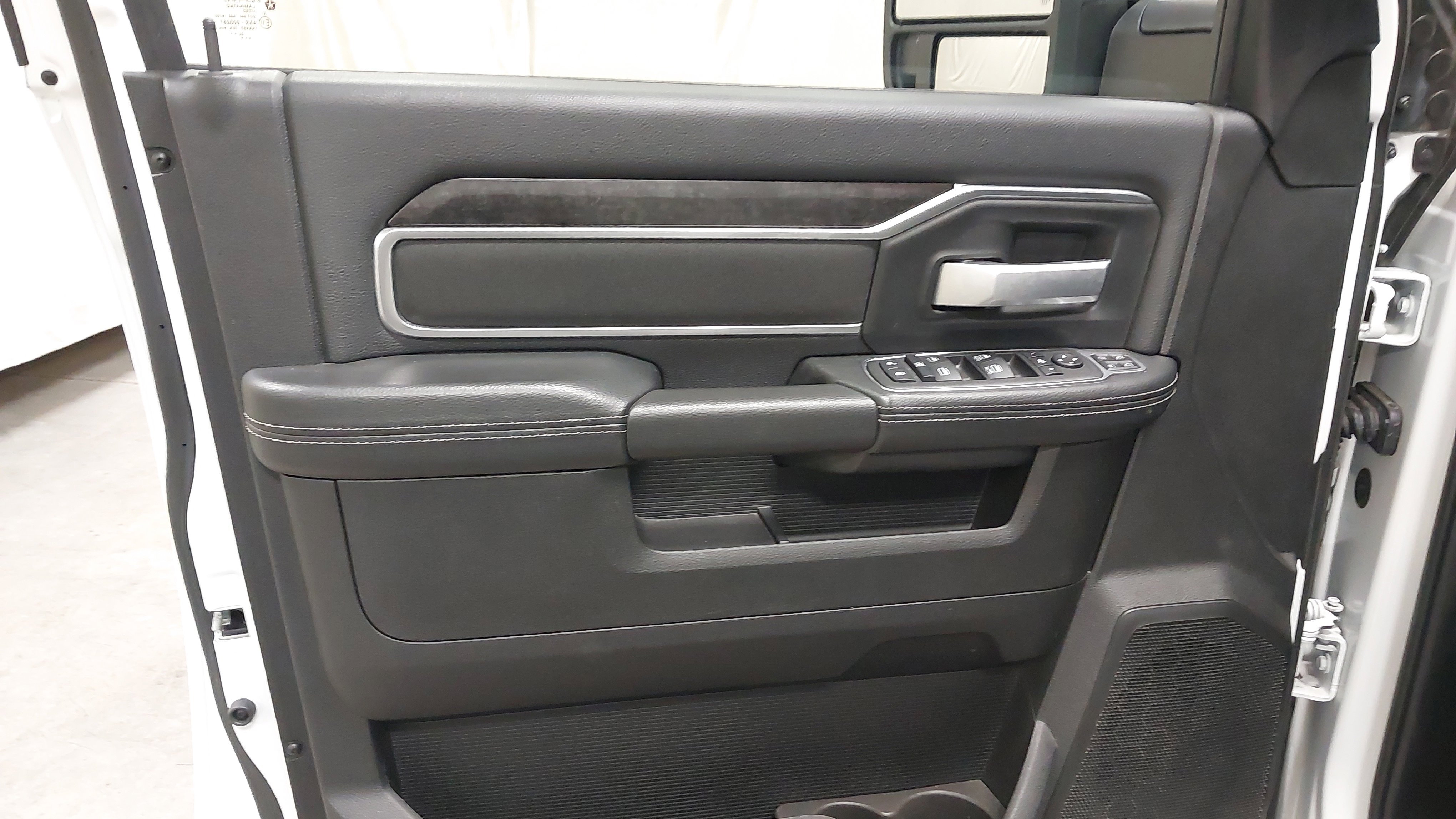 Used 2024 RAM 2500 Big Horn w/ Night Edition AWD/4WD image 24