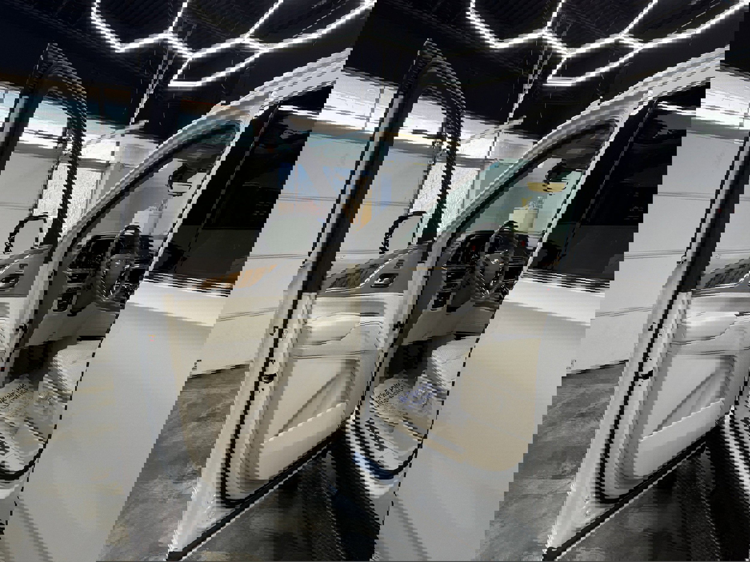 Used 2023 Cadillac Escalade Premium Luxury Platinum AWD/4WD image 14