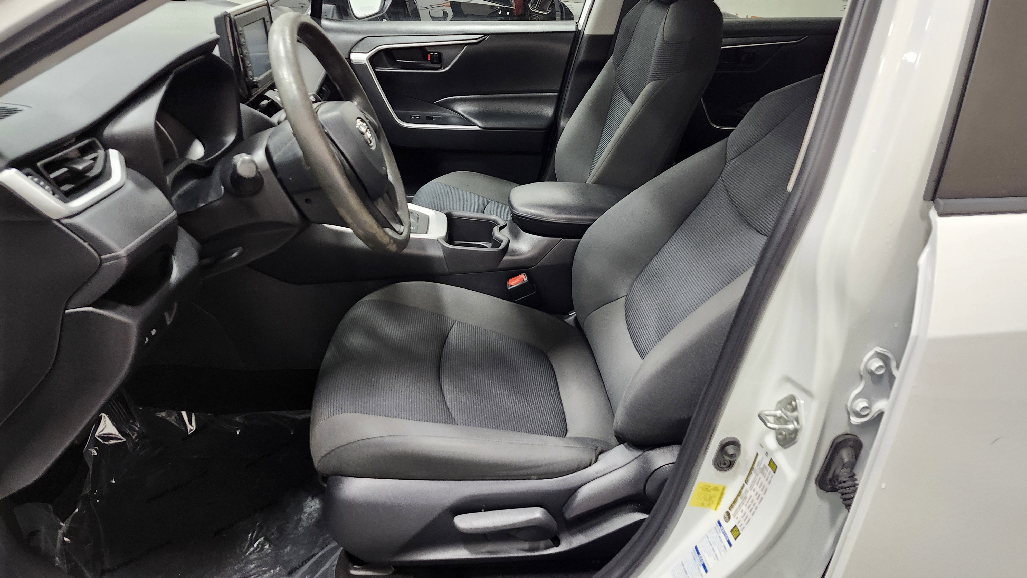 Used 2022 Toyota RAV4 LE image 22