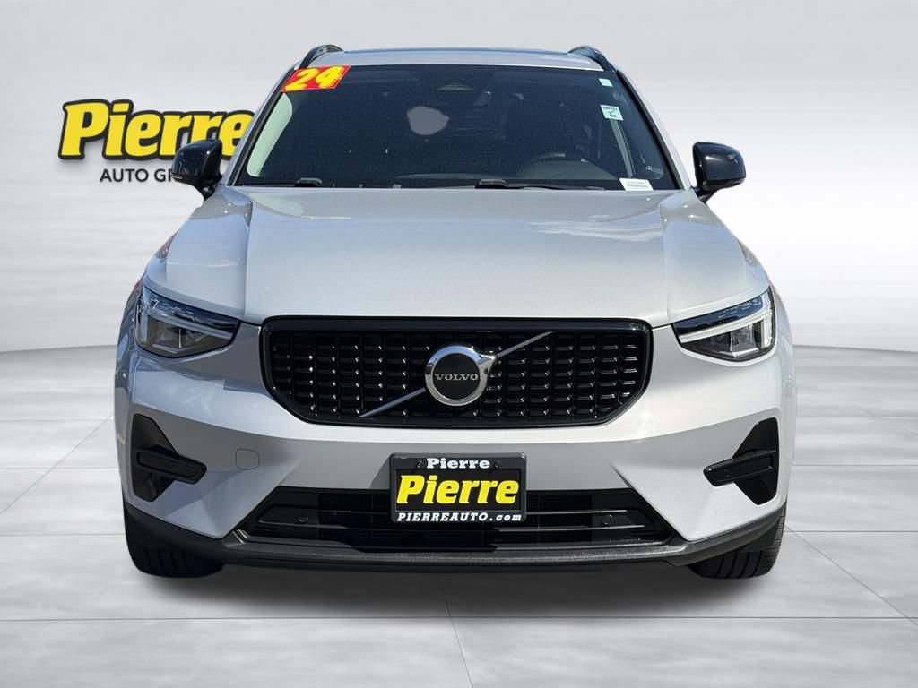 Used 2024 Volvo XC40 B5 Core AWD/4WD image 5