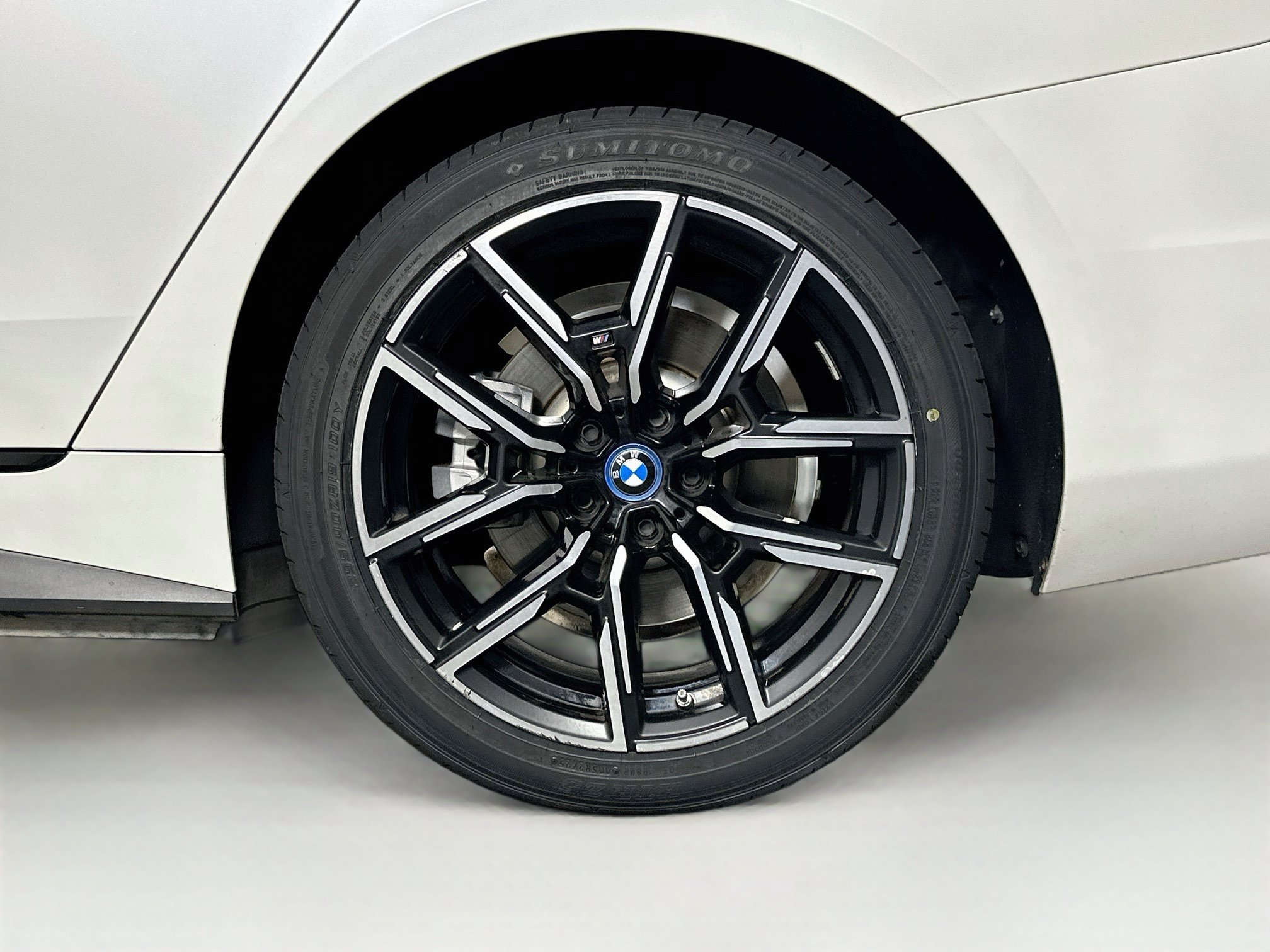 Used 2023 BMW i4 eDrive40 w/ M Sport Package RWD image 11