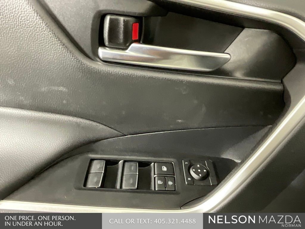 Used 2024 Toyota RAV4 SE image 21