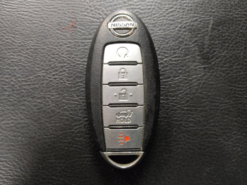 Used 2016 Nissan Pathfinder Platinum image 32