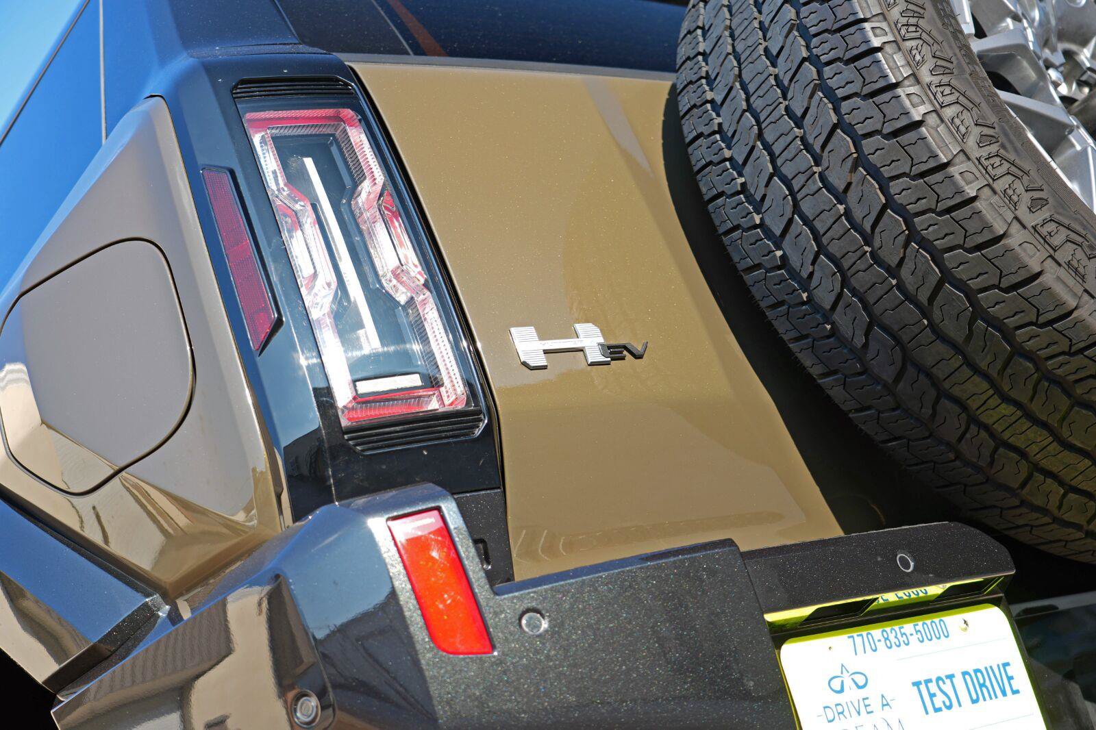 Used 2025 GMC Hummer EV 3X w/ LPO, Roof Cross Rail Package AWD/4WD image 66