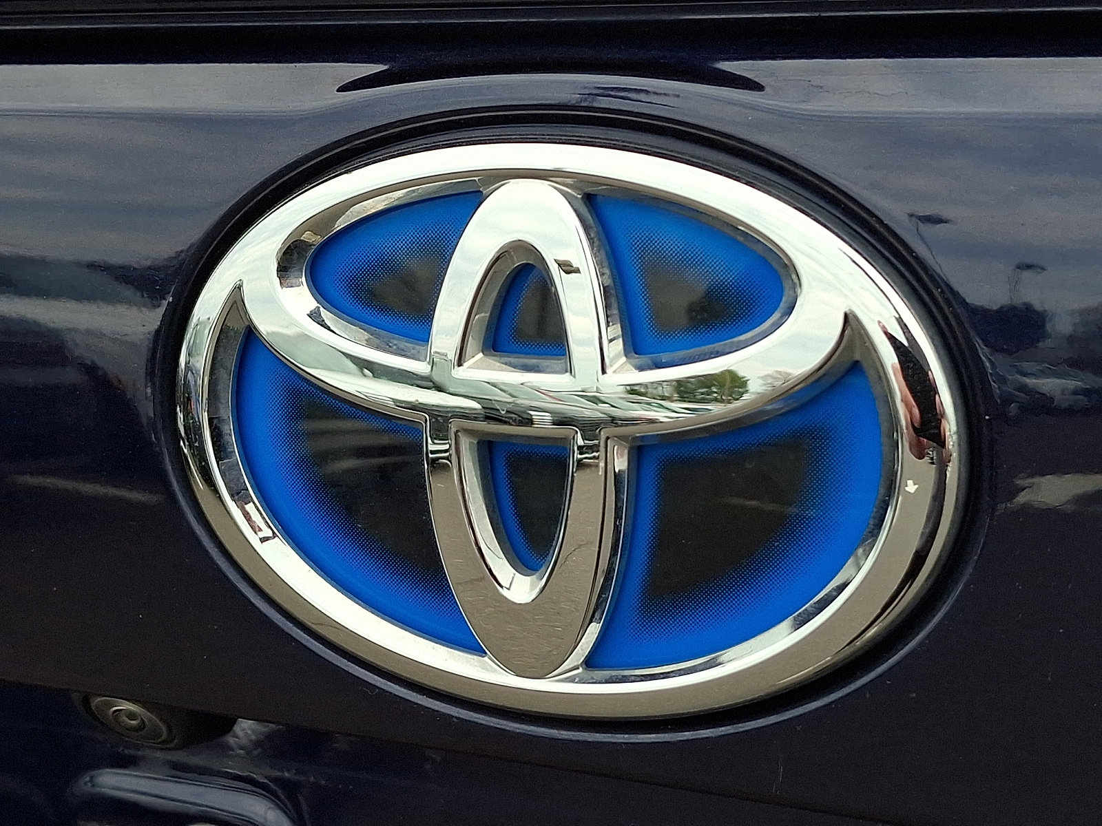 Used 2023 Toyota RAV4 SE w/ Weather & Moonroof Package image 30