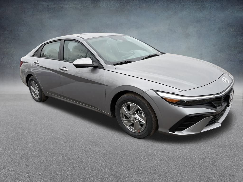 Used 2026 Hyundai Elantra SE w/ Cargo Package FWD image 8