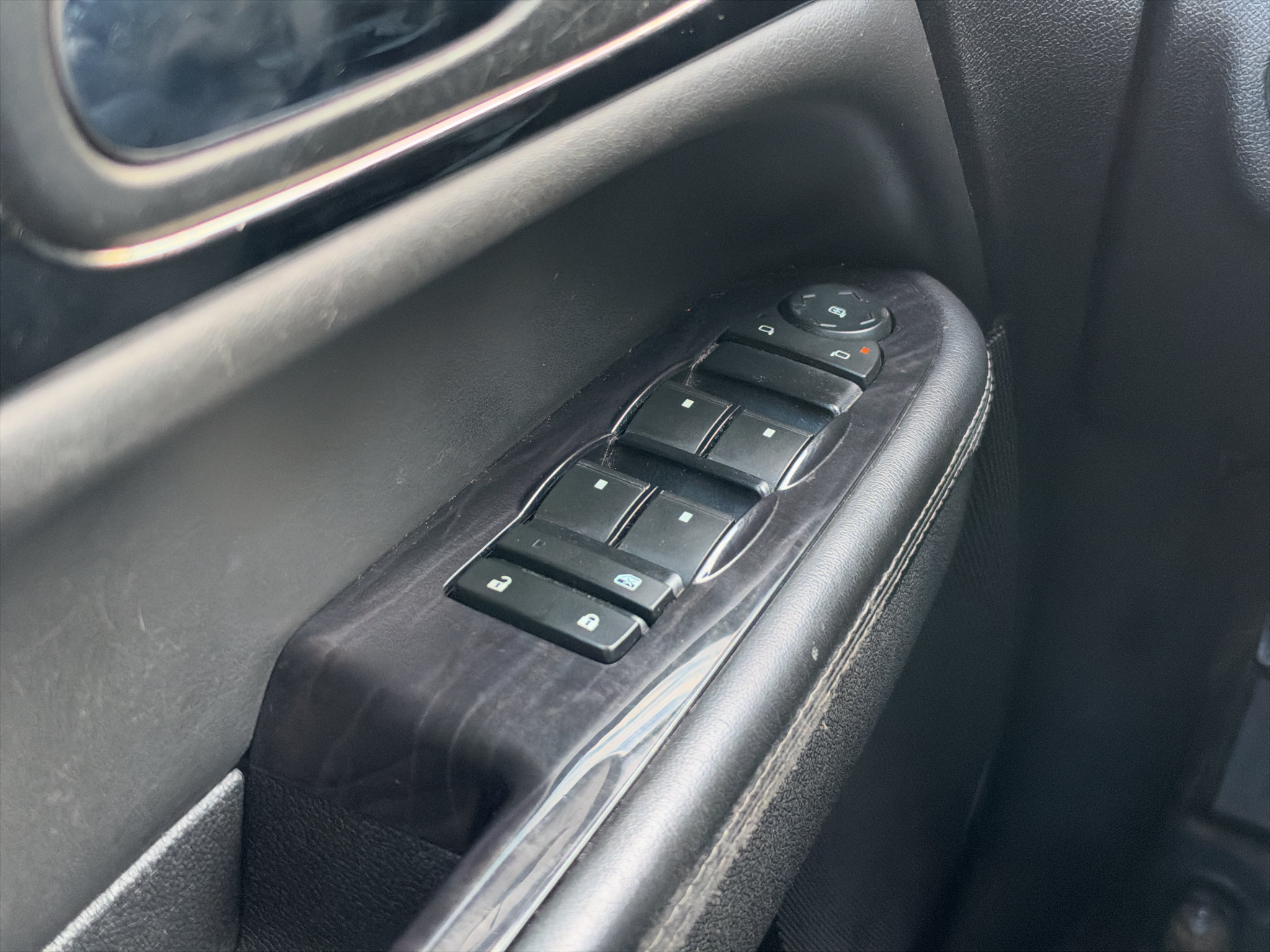 Used 2015 Buick Enclave Leather FWD image 28