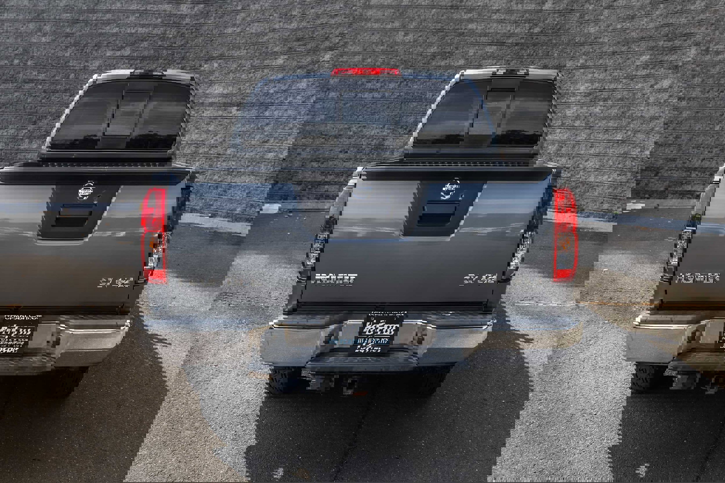 Used 2017 Nissan Frontier SV image 8