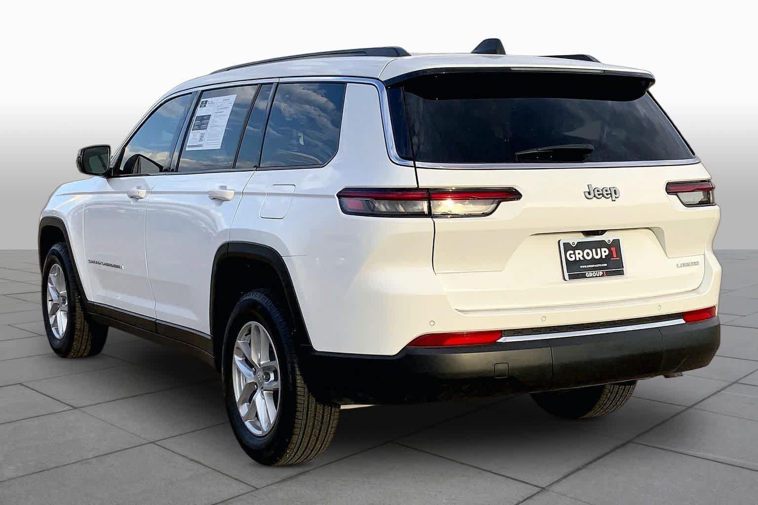 Used 2025 Jeep Grand Cherokee L Laredo RWD image 12