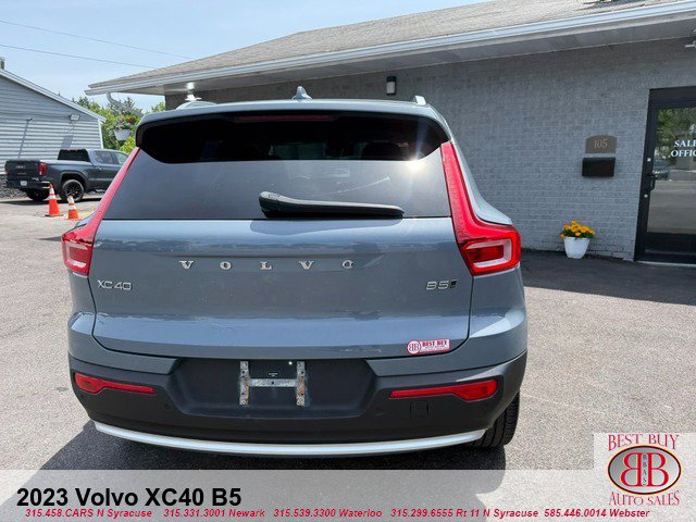 Used 2023 Volvo XC40 B5 Core AWD/4WD image 4