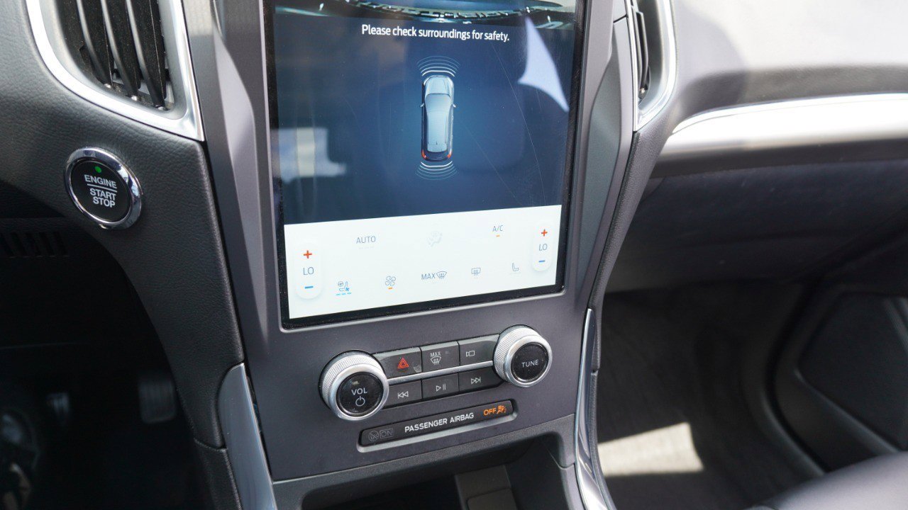 Used 2022 Ford Edge Titanium w/ Equipment Group 301A AWD/4WD image 20