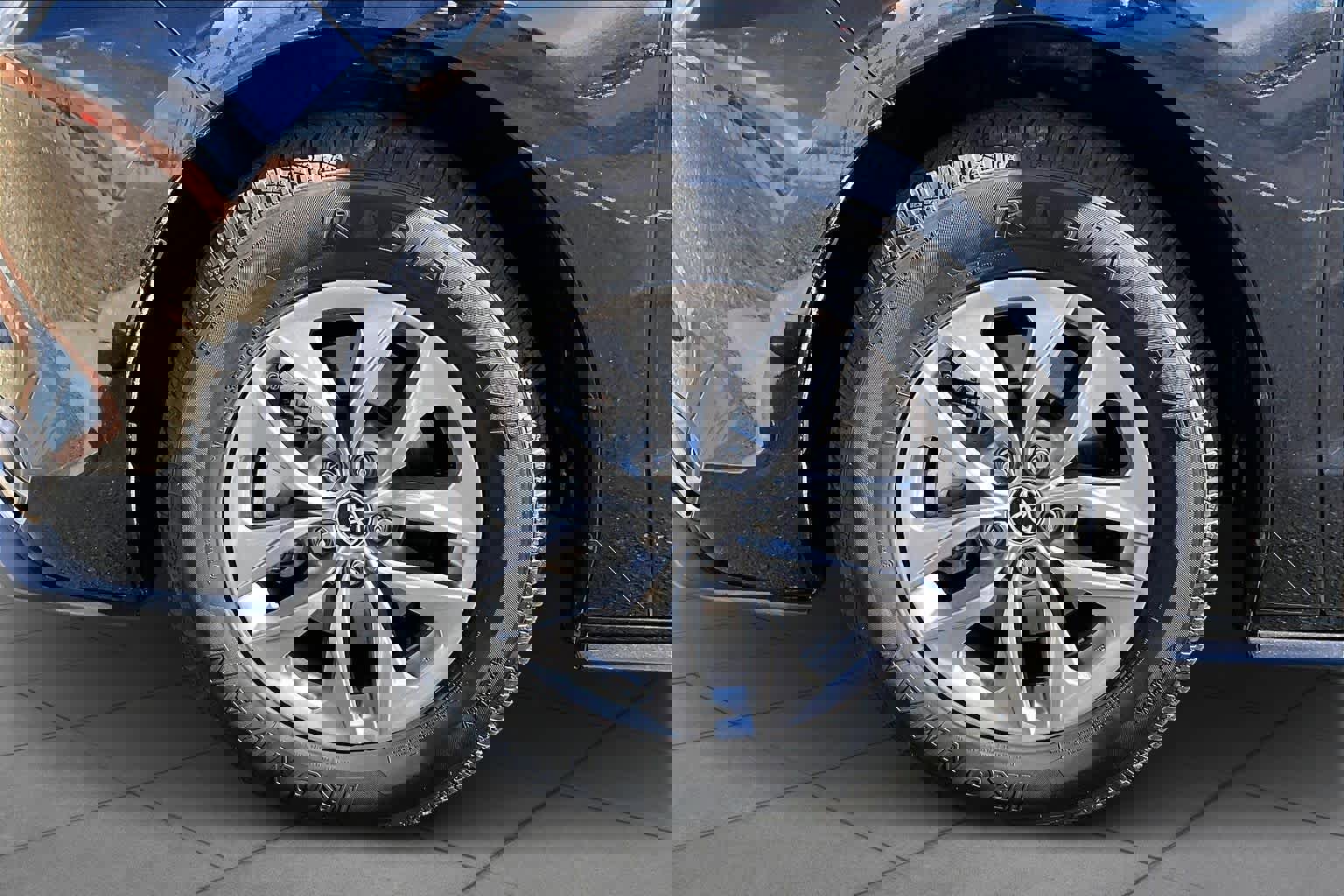 Certified 2025 Toyota Sienna XLE image 10