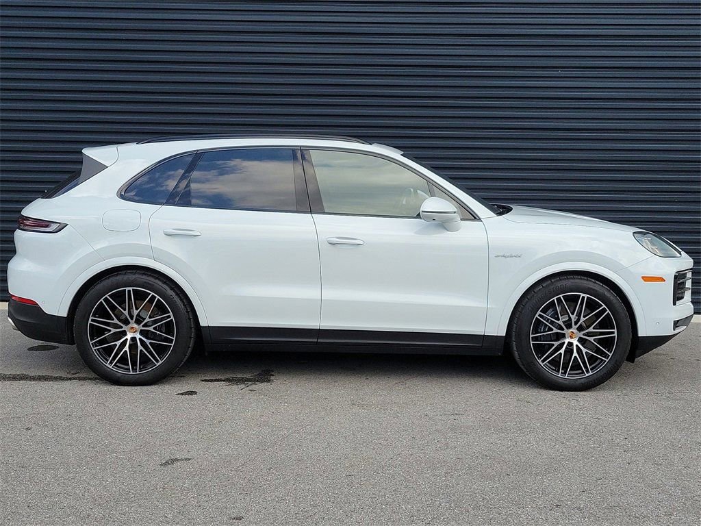 Certified 2025 Porsche Cayenne E-Hybrid image 8