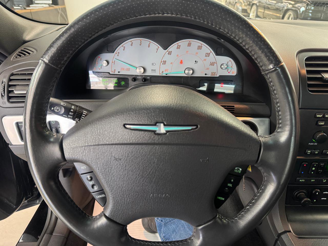 Used 2002 Ford Thunderbird image 12