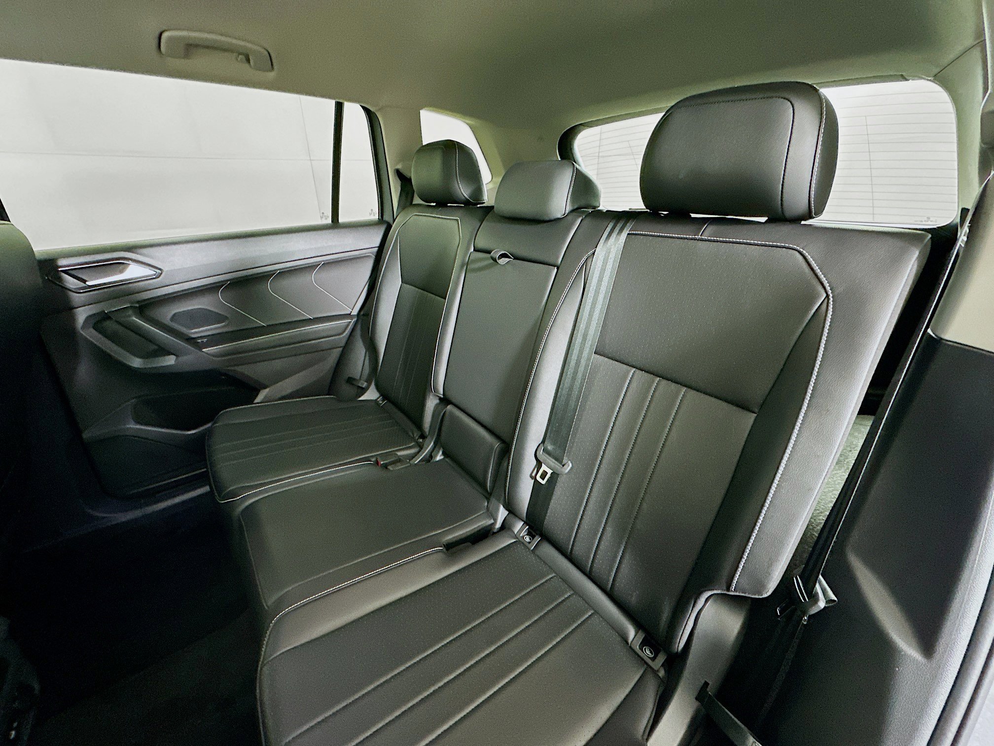 Used 2024 Volkswagen Tiguan SE image 27