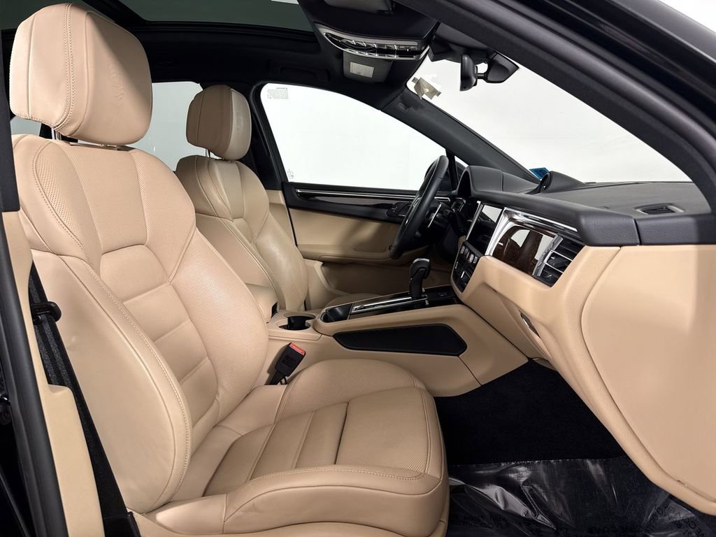 Certified 2024 Porsche Macan image 24