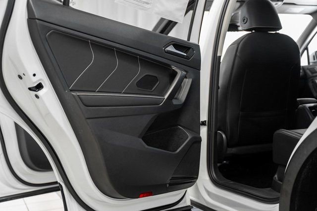 Used 2022 Volkswagen Tiguan SE w/ Panoramic Sunroof Package image 35