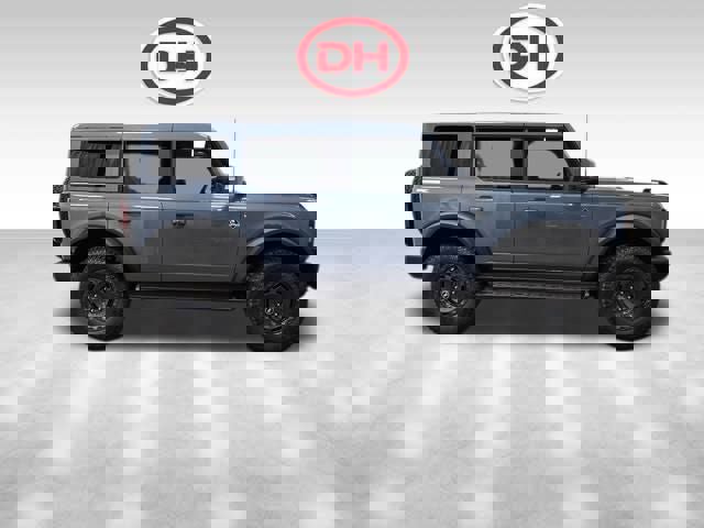 New 2025 Ford Bronco Outer Banks w/ Sasquatch Package image 2