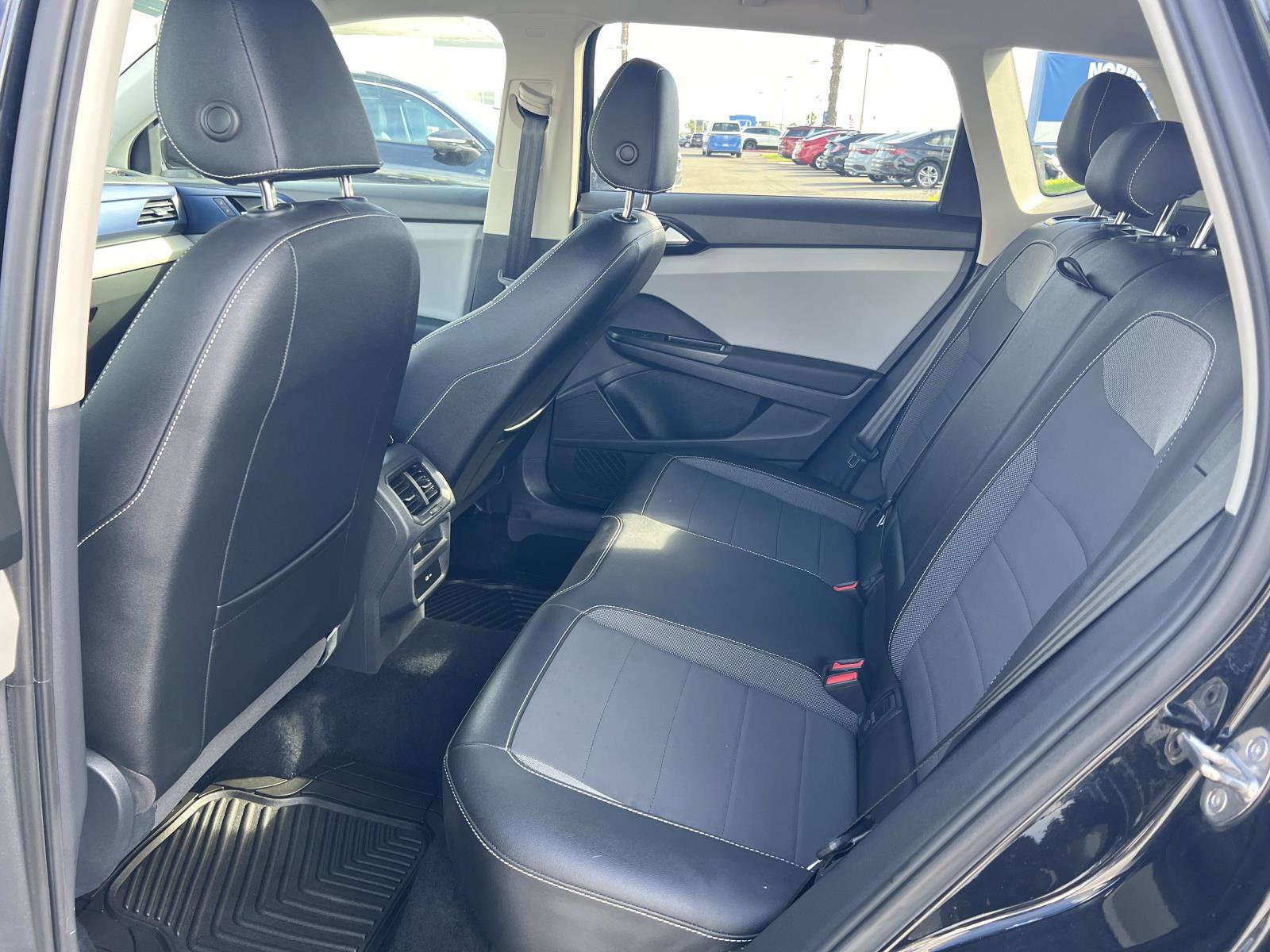 Certified 2022 Volkswagen Taos SE image 20