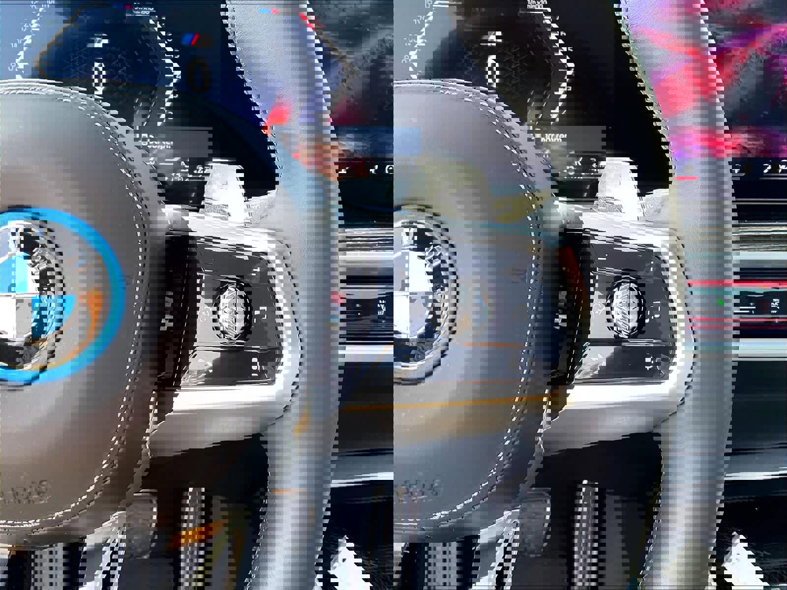 Used 2025 BMW 750e xDrive image 21