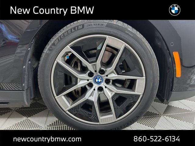Used 2024 BMW i5 eDrive40i w/ Premium Package RWD image 9