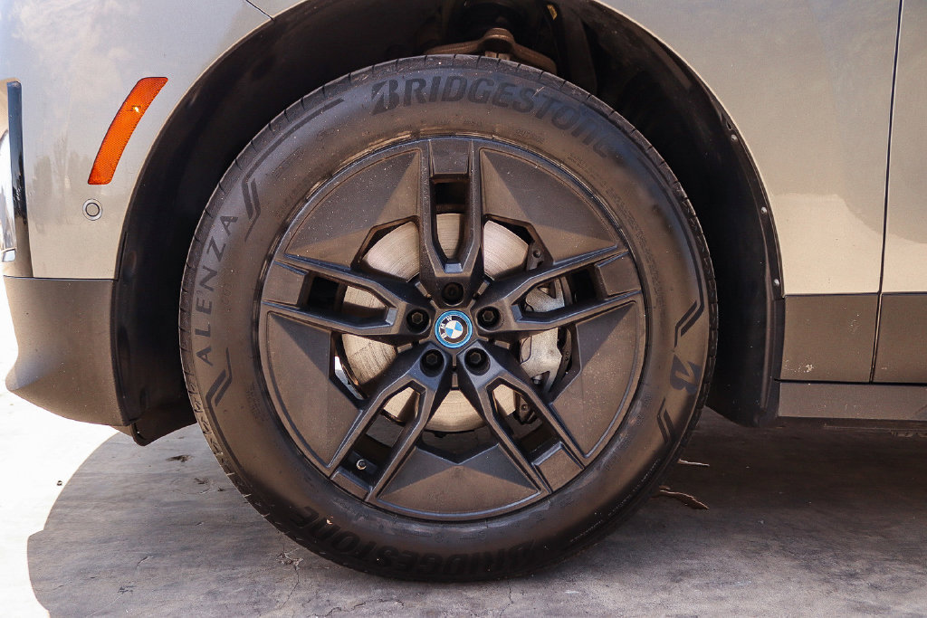 Used 2023 BMW iX xDrive50 AWD/4WD image 13