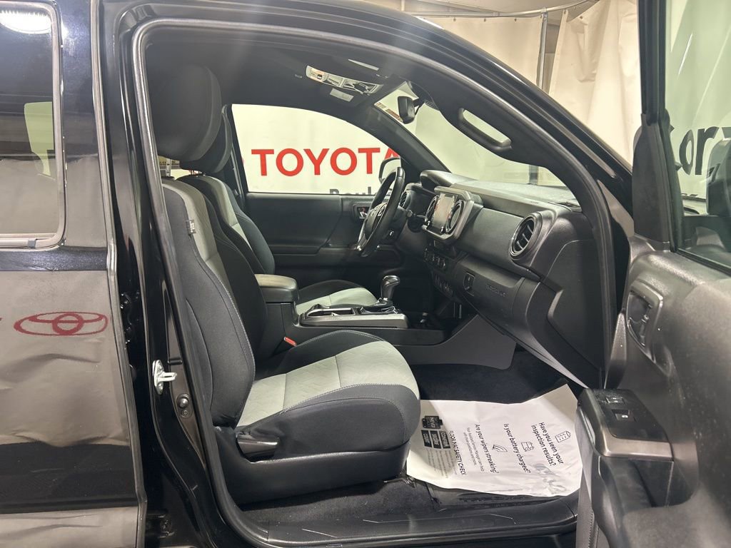Used 2022 Toyota Tacoma TRD Off-Road image 13