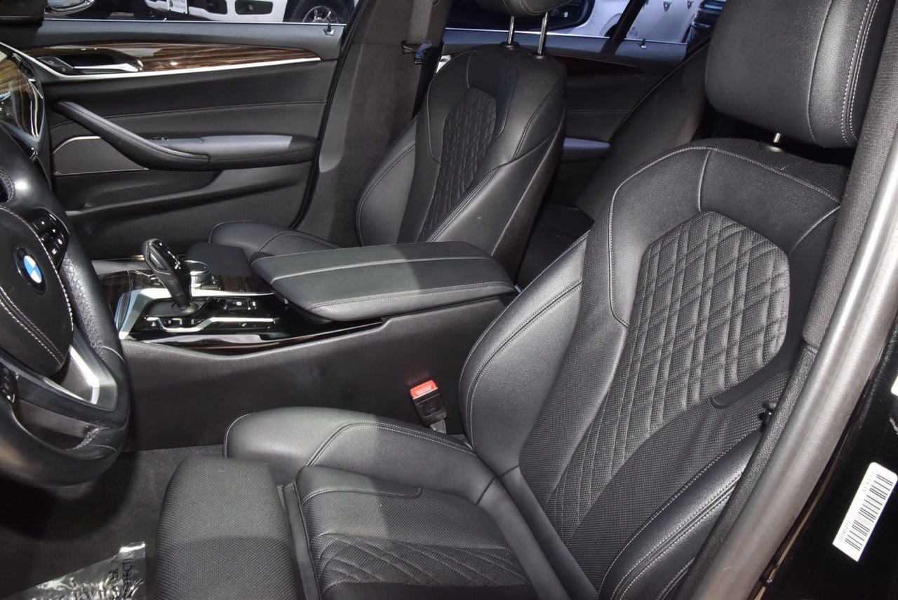 Used 2023 BMW 530i w/ Premium Package RWD image 32