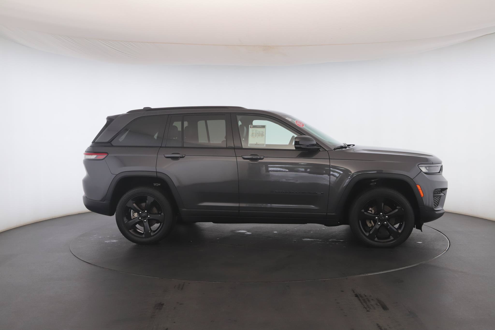 Used 2023 Jeep Grand Cherokee Altitude AWD/4WD image 23