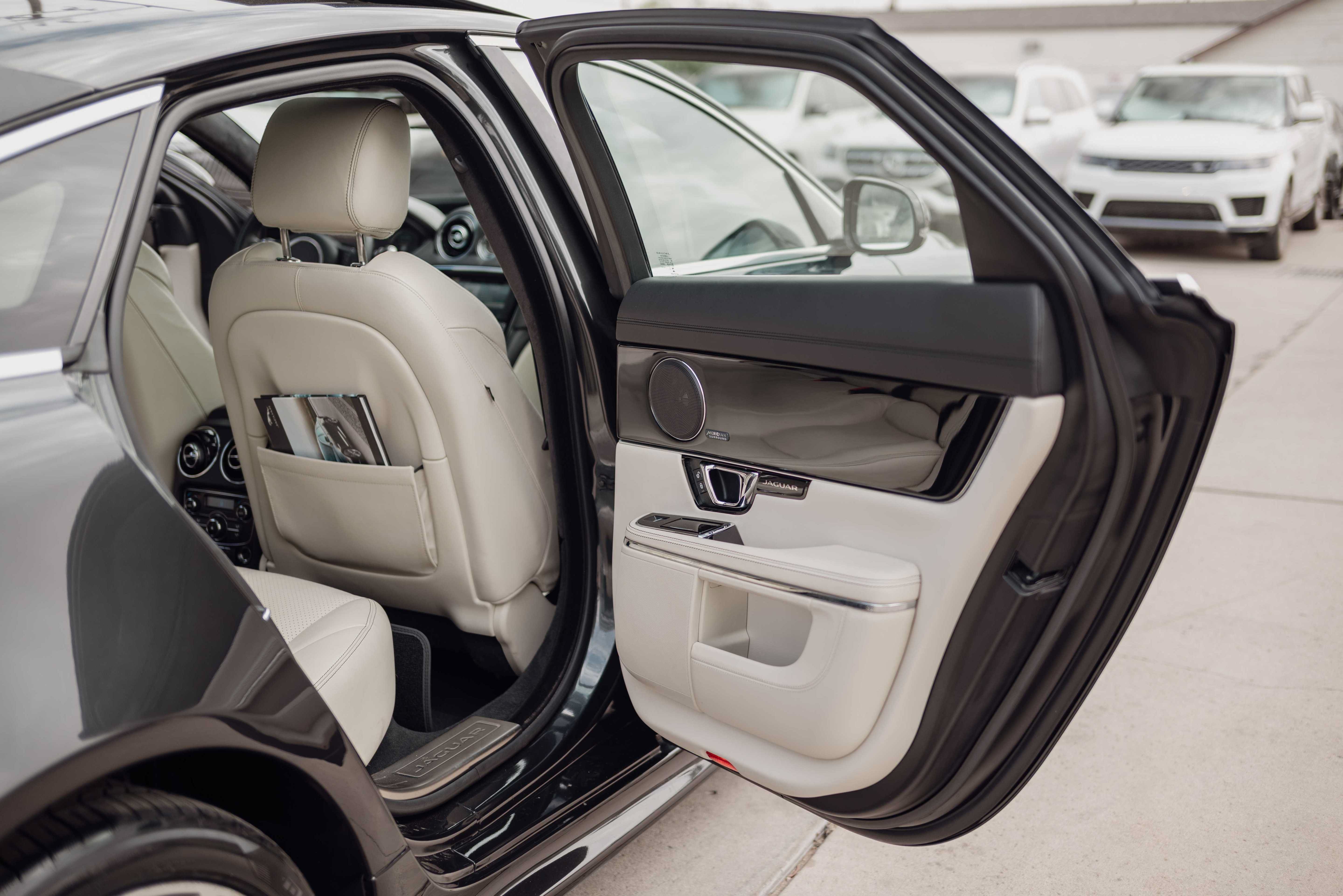 Used 2015 Jaguar XJ RWD image 14