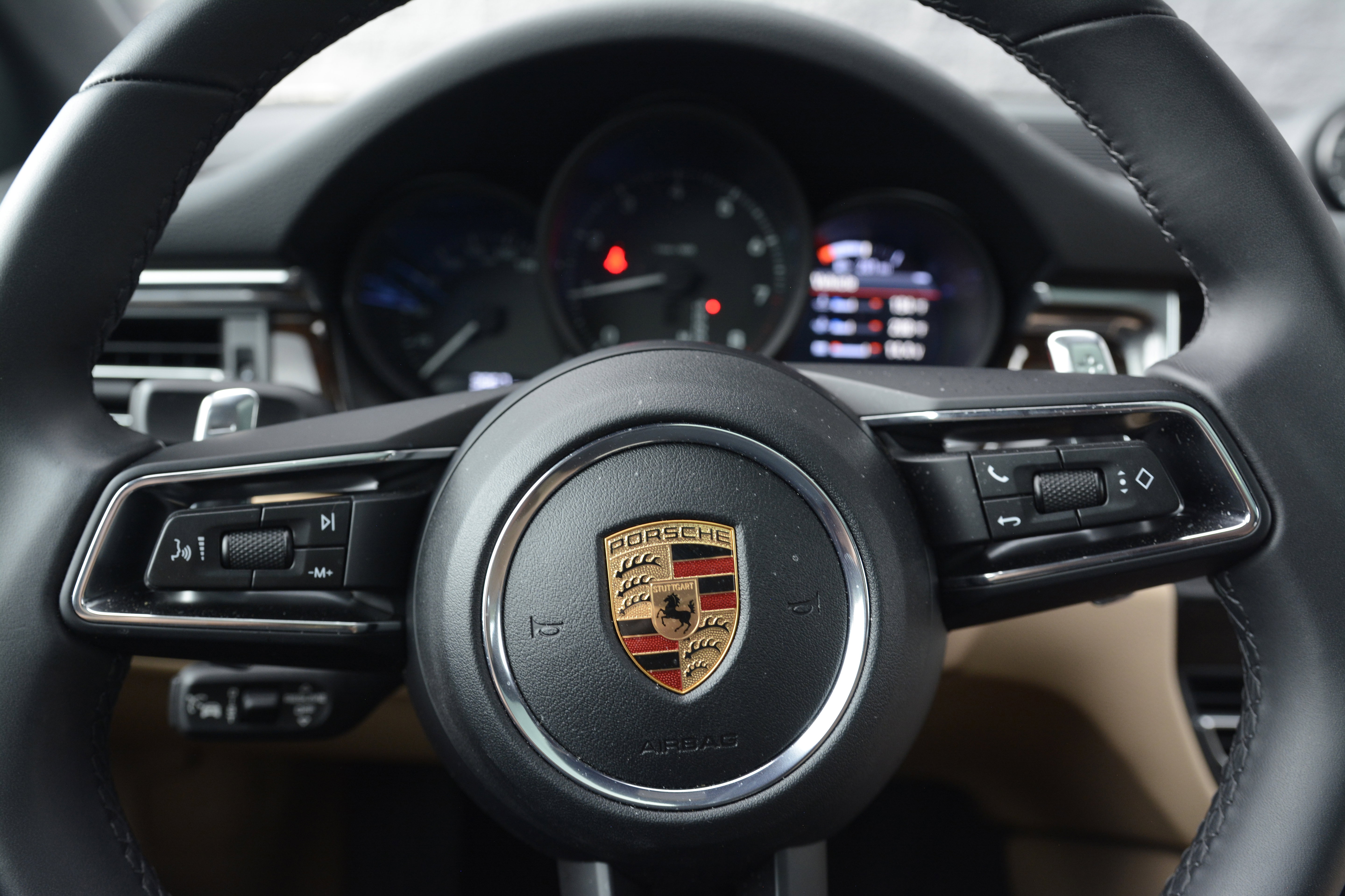 Certified 2026 Porsche Macan AWD/4WD image 16