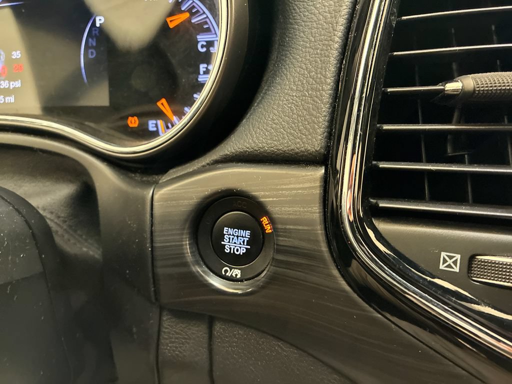 Used 2019 Jeep Grand Cherokee Laredo AWD/4WD image 16