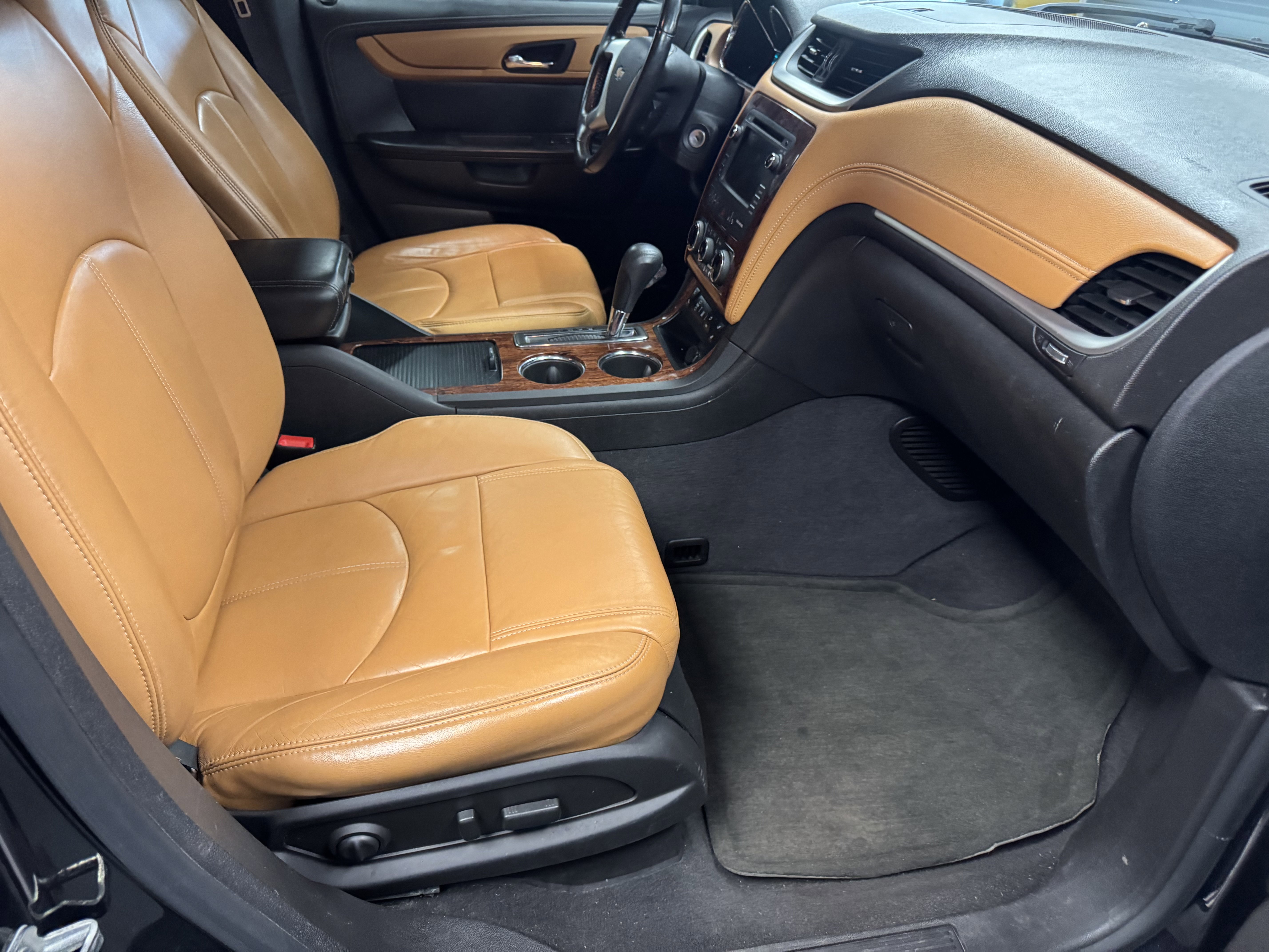 Used 2014 Chevrolet Traverse LT image 12