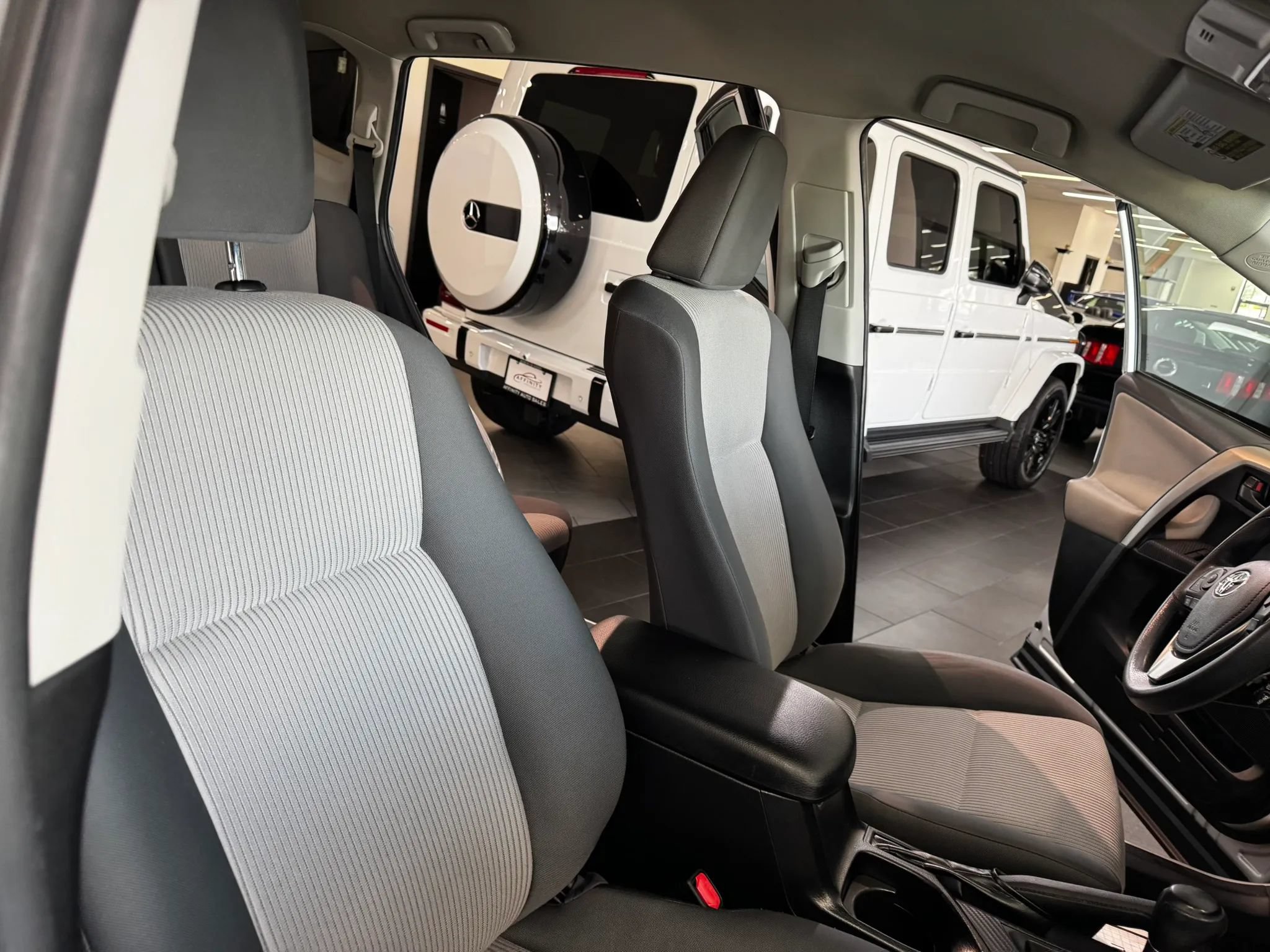 Used 2015 Toyota RAV4 LE FWD image 13