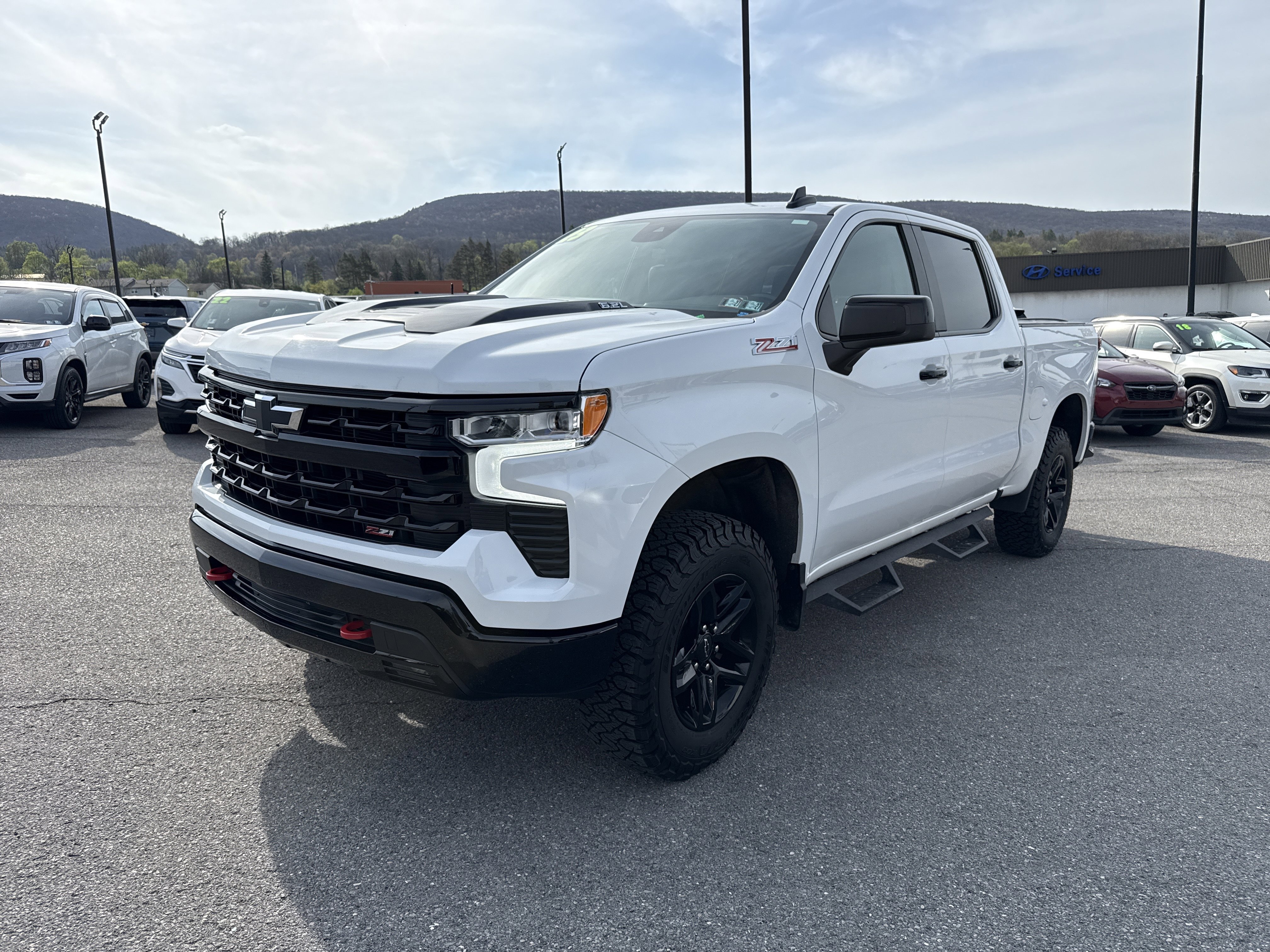 Used 2023 Chevrolet Silverado 1500 LT Trail Boss w/ Convenience Package II image 9